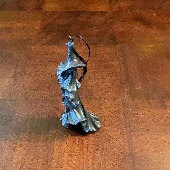 Cracker Barrel Halloween Resin Ghost Witch Ornament 4.75" tall - Picture 2 of 6
